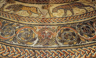 Bild des römischen Mosaikfußbodens mit keltischem Knoten